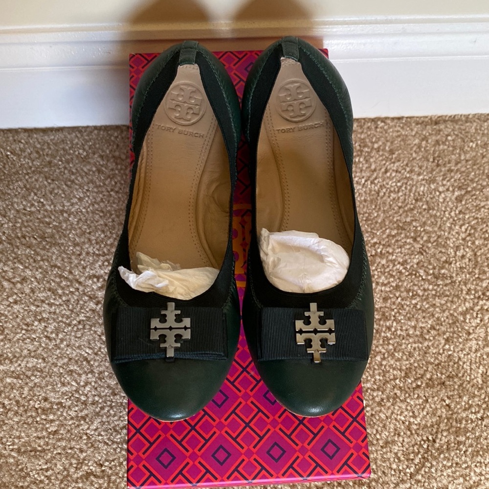 Tory Burch Sedgwick Ballet Flat in Jitney Green